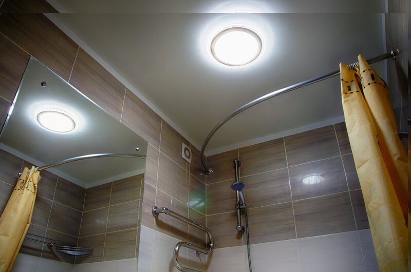 stappenplan voor het schilderen van het plafond in de badkamer badkamer courant