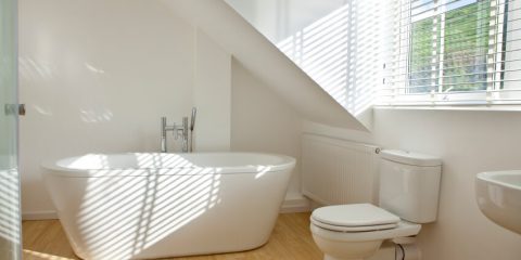 houten vloer in badkamer