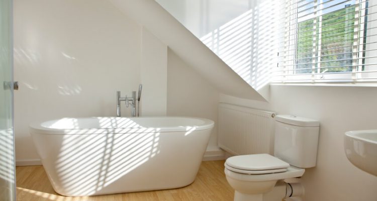 houten vloer in badkamer