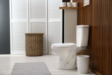 houten panelen in de badkamer