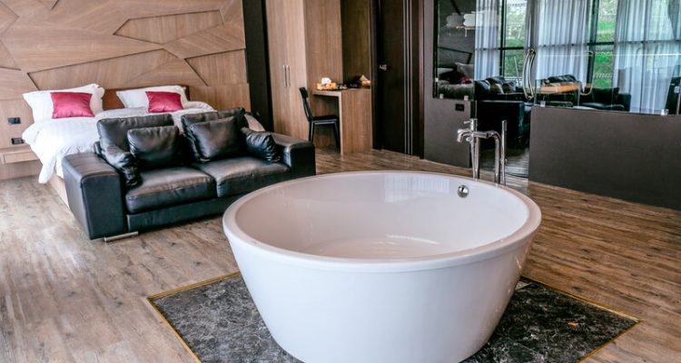 Is er een verschil tussen een jacuzzi, een bubbelbad en een spa