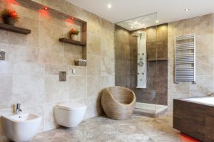 zandkleurige badkamer